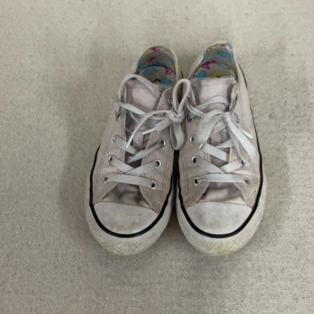 girls converse sneakers